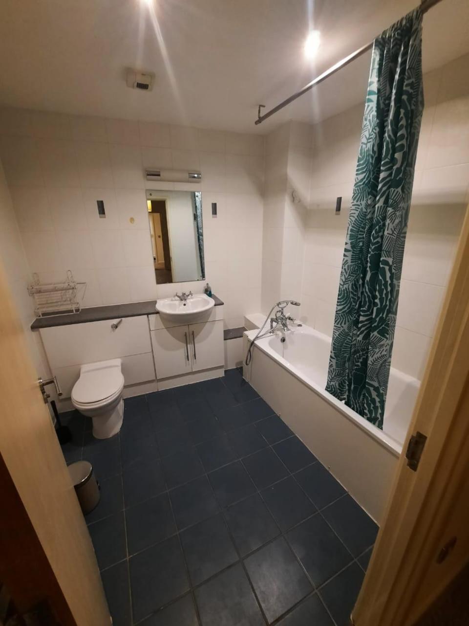 Room In Cardiff City Center - Swiftstay Buitenkant foto